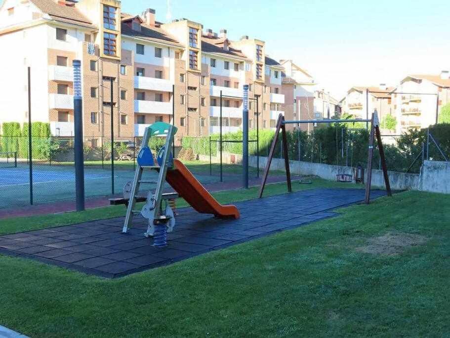 Precioso Atico Con Bonitas Vistas A La Pena Oroel Apartment Jaca Exterior photo